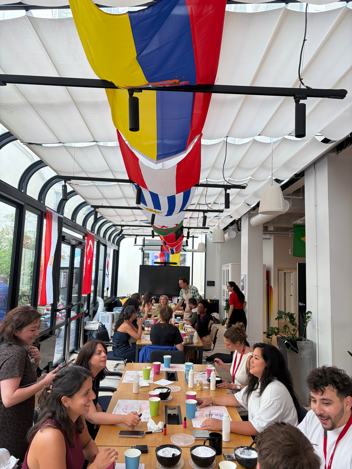 Les équipes de Régie 366 et Dentsu en atelier créatif dans les locaux de Dentsu