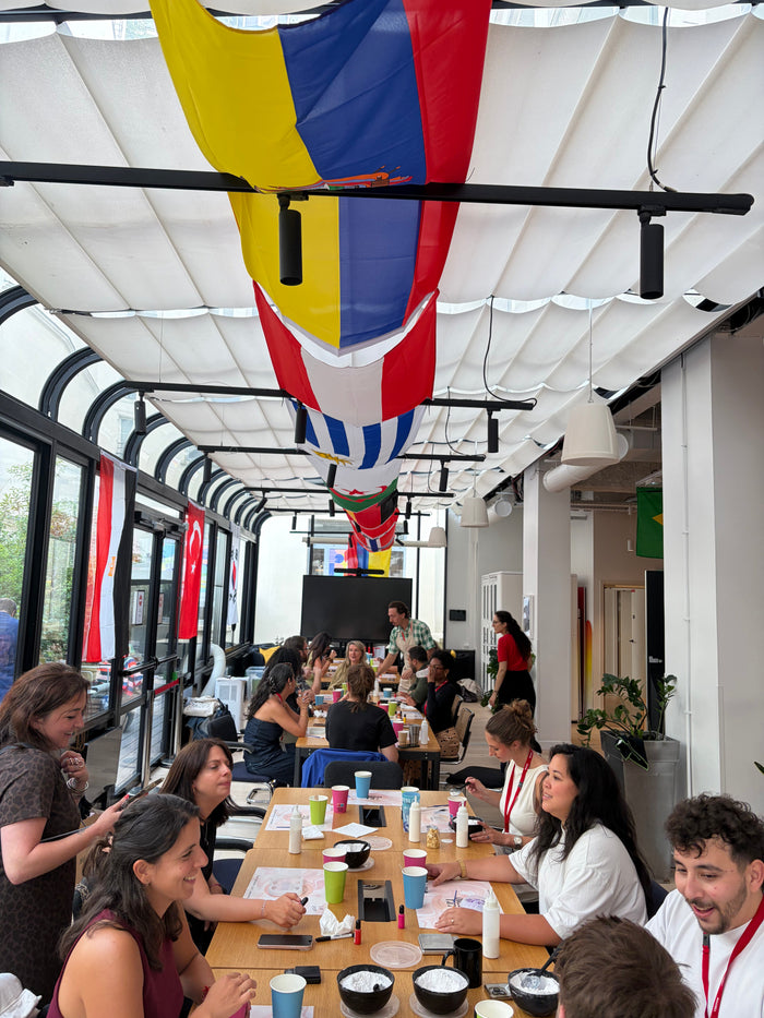 Les équipes de Régie 366 et Dentsu en atelier créatif dans les locaux de Dentsu